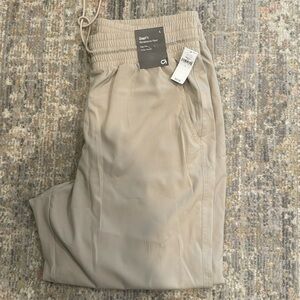 Gap Runaround Pants size L in moonstone beige